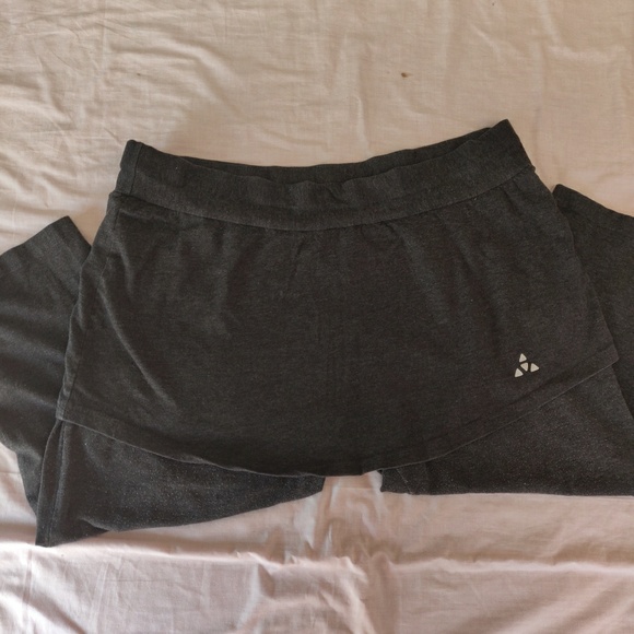 balance tech Pants - Balance tech cropped gray skirted workout leggings